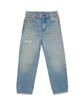 Jeans boyfriend lavaggio chiaro stone washed in cotone con rotture e sabbiature 10-16 anni